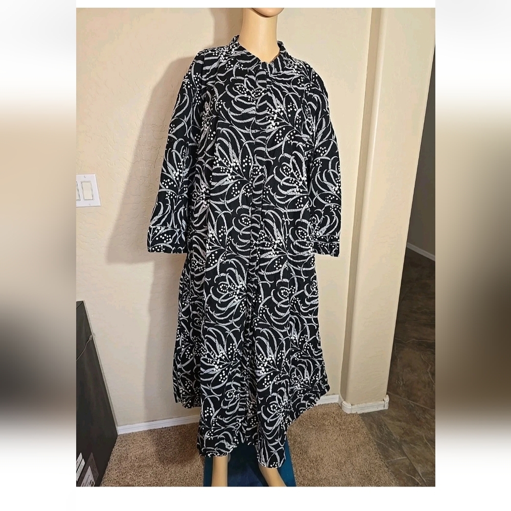 Zuri Black & White Midi Floral Dress With Full Button And Pockets Size 2XL